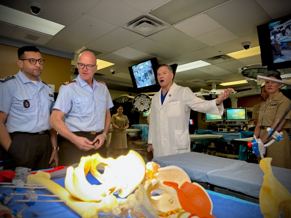 Bundeswehr Medical Academy Commandant visits NMCSD, explores collaborative opportunities